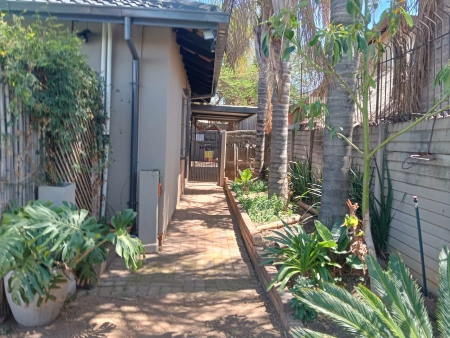 3 Bedroom Property for Sale in Glen Marais Gauteng