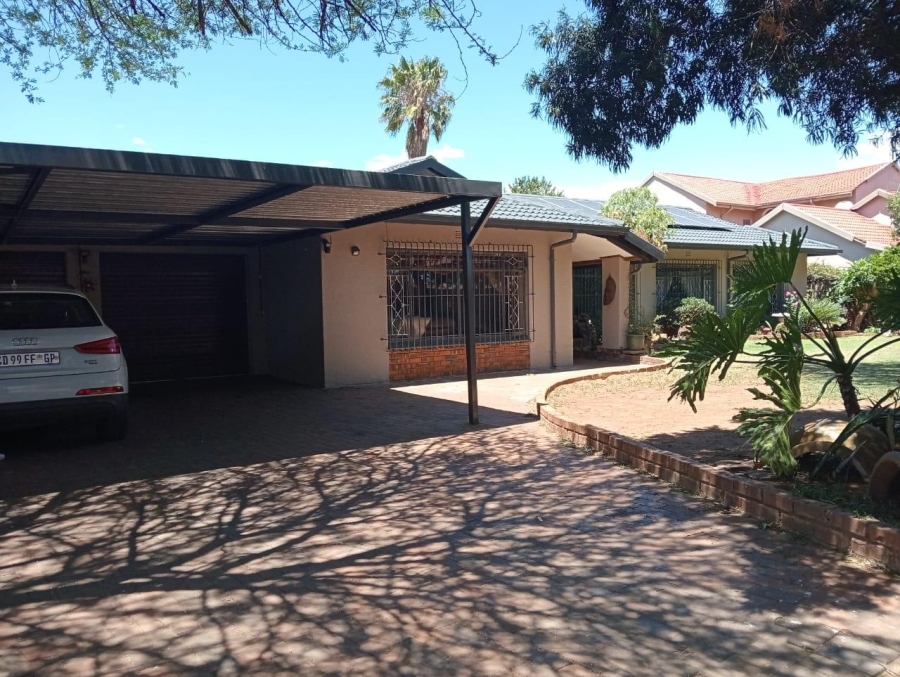 3 Bedroom Property for Sale in Glen Marais Gauteng