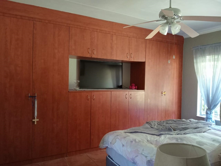 3 Bedroom Property for Sale in Glen Marais Gauteng