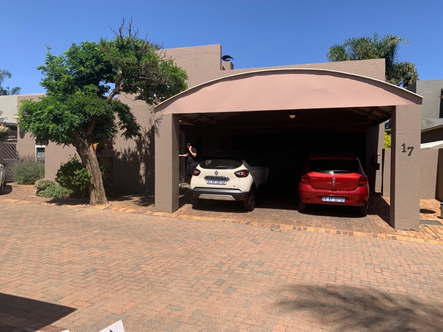 4 Bedroom Property for Sale in Glen Marais Gauteng