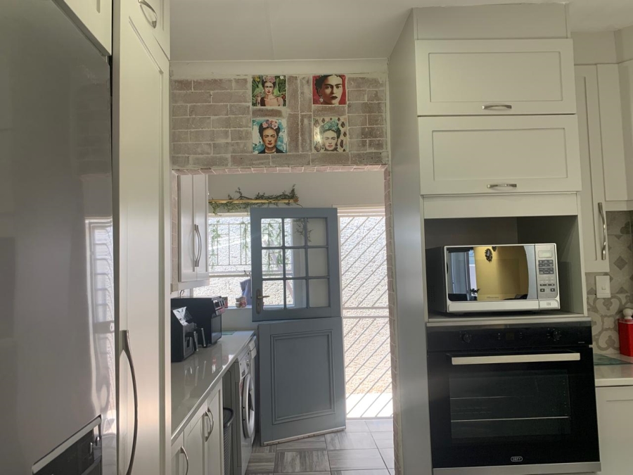 4 Bedroom Property for Sale in Glen Marais Gauteng