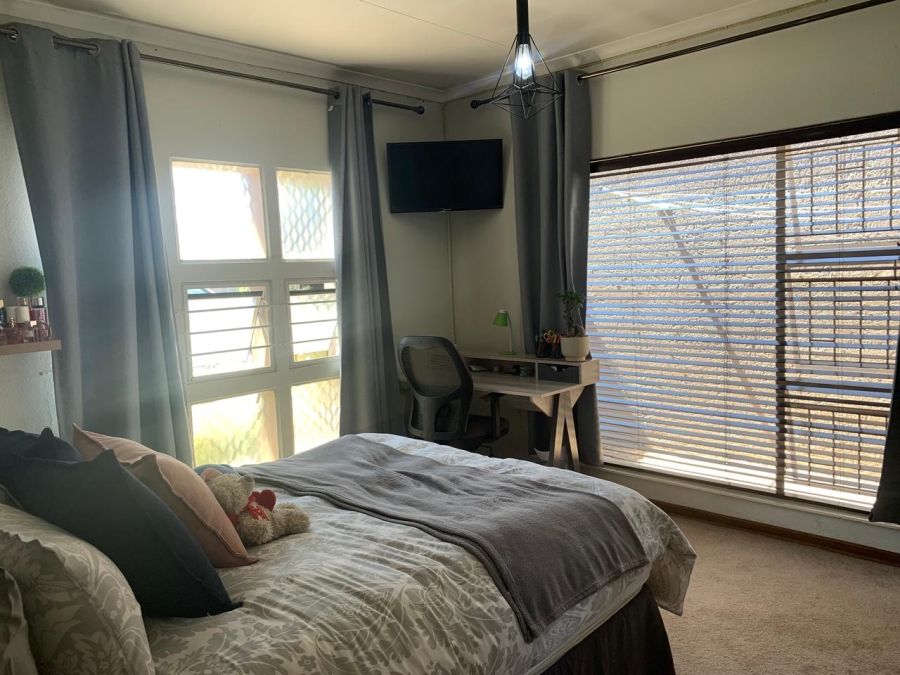 4 Bedroom Property for Sale in Glen Marais Gauteng