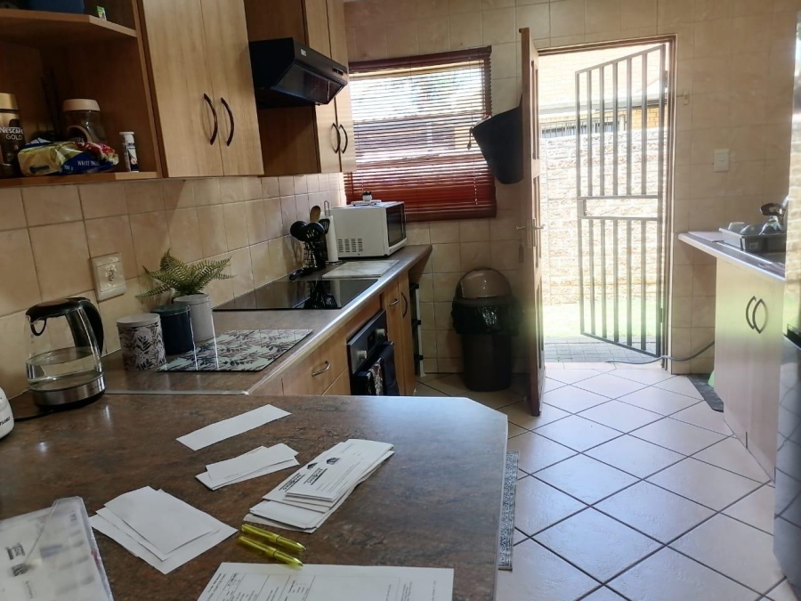 2 Bedroom Property for Sale in Bonaero Park Gauteng