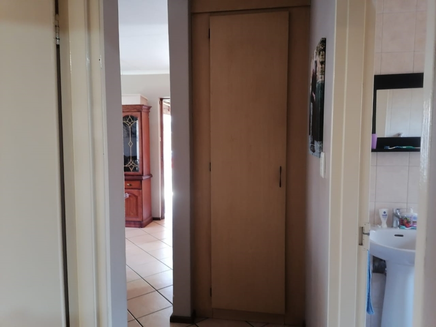 2 Bedroom Property for Sale in Bonaero Park Gauteng