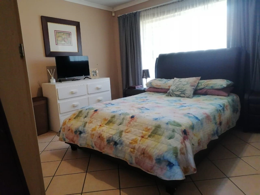 2 Bedroom Property for Sale in Bonaero Park Gauteng