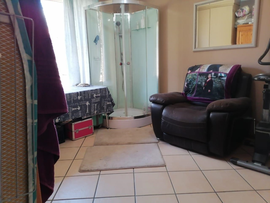 2 Bedroom Property for Sale in Bonaero Park Gauteng