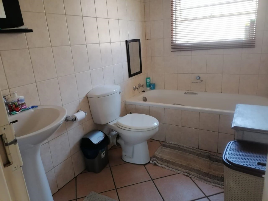 2 Bedroom Property for Sale in Bonaero Park Gauteng