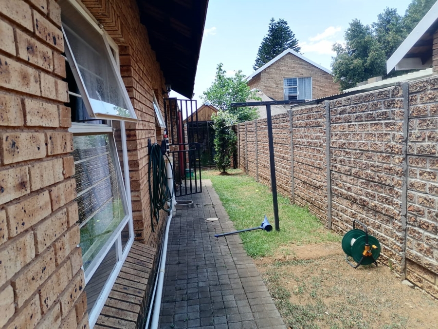 2 Bedroom Property for Sale in Bonaero Park Gauteng