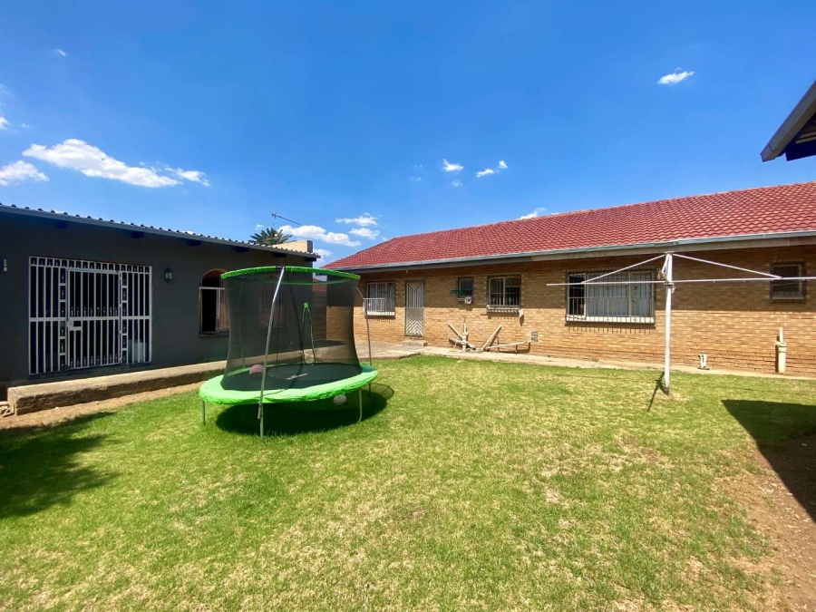 To Let 3 Bedroom Property for Rent in Lewisham Gauteng