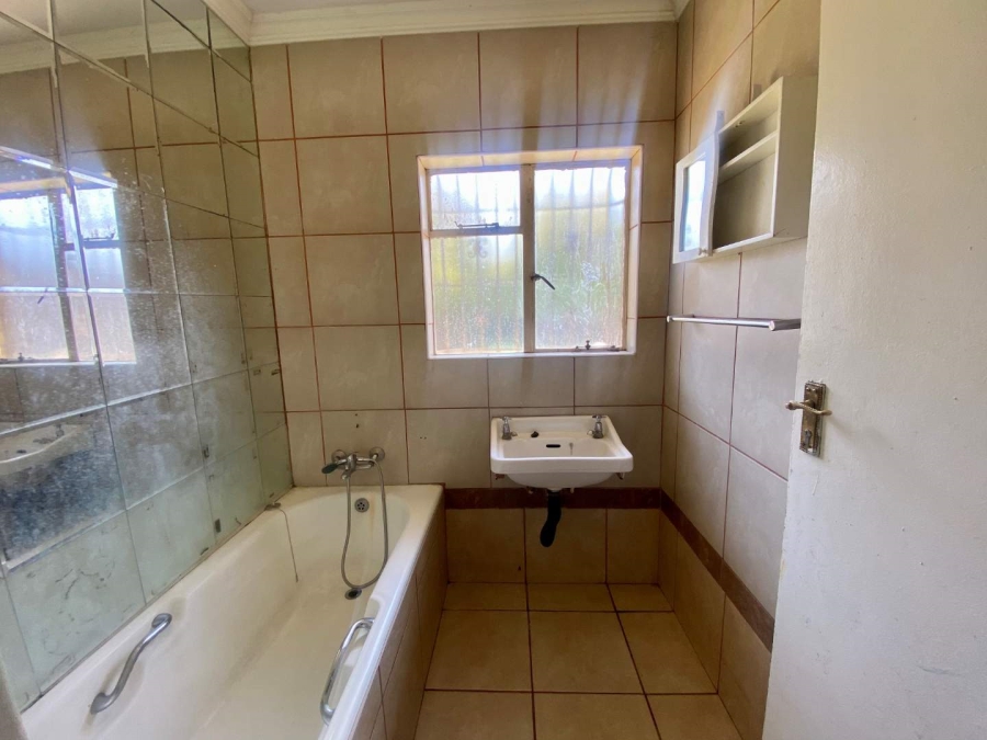 To Let 3 Bedroom Property for Rent in Lewisham Gauteng