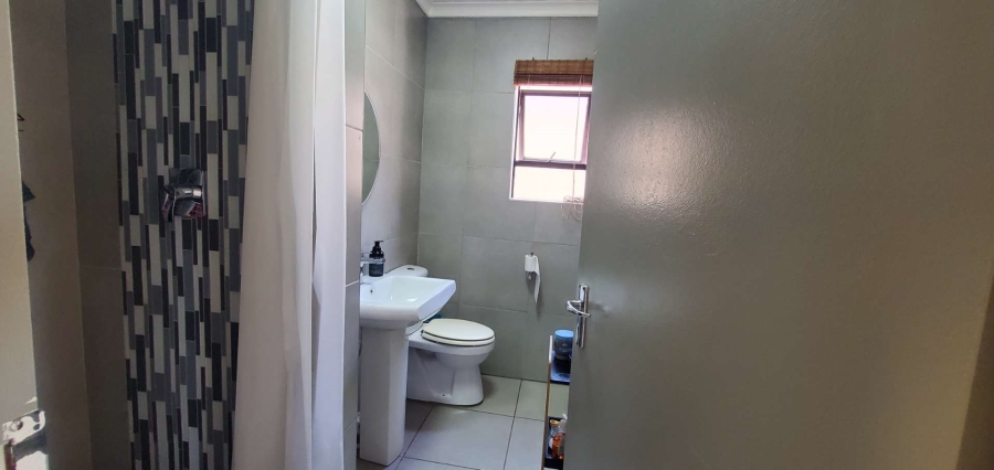 To Let 2 Bedroom Property for Rent in Roodepoort Gauteng