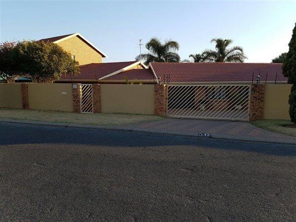 6 Bedroom Property for Sale in Winchester Hills Gauteng