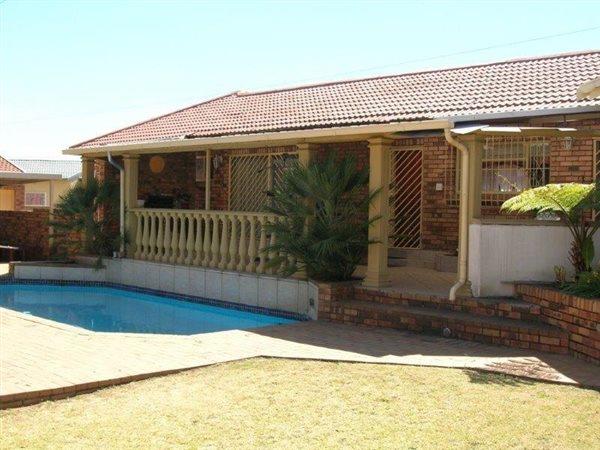 6 Bedroom Property for Sale in Winchester Hills Gauteng