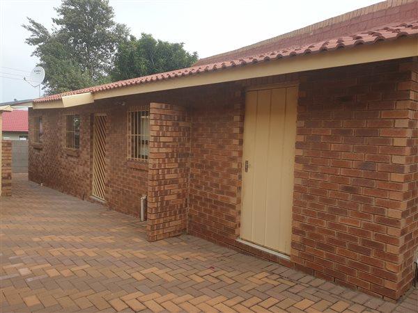 6 Bedroom Property for Sale in Winchester Hills Gauteng