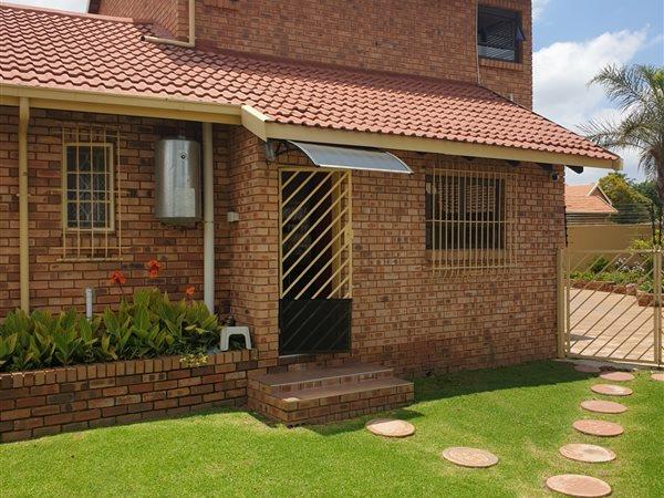 6 Bedroom Property for Sale in Winchester Hills Gauteng