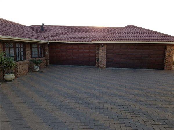 6 Bedroom Property for Sale in Winchester Hills Gauteng