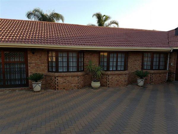 6 Bedroom Property for Sale in Winchester Hills Gauteng