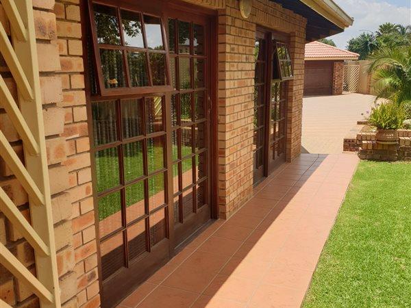 6 Bedroom Property for Sale in Winchester Hills Gauteng