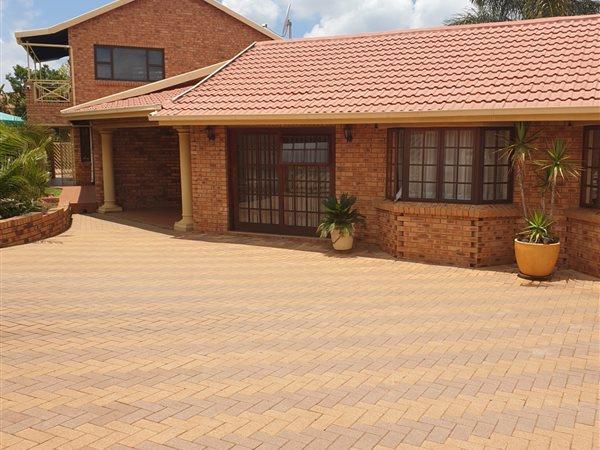 6 Bedroom Property for Sale in Winchester Hills Gauteng