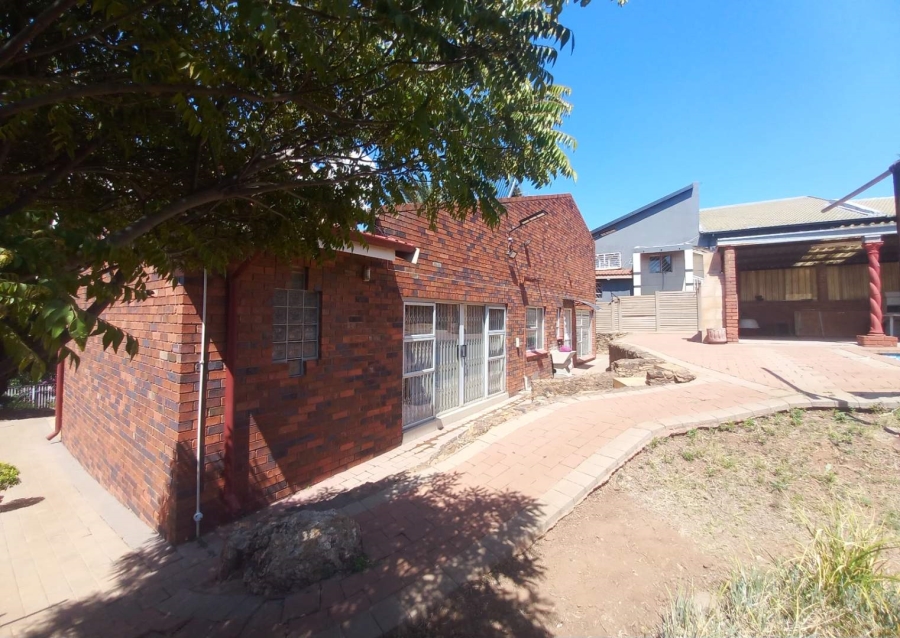 4 Bedroom Property for Sale in Erasmia Gauteng