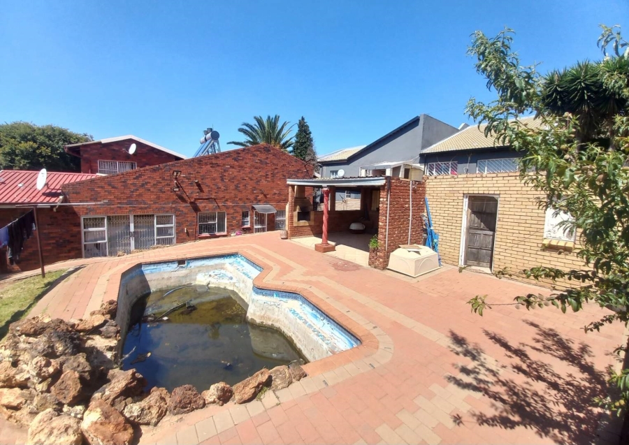 4 Bedroom Property for Sale in Erasmia Gauteng