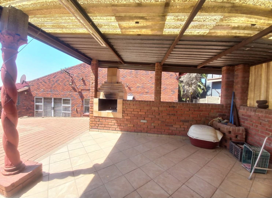 4 Bedroom Property for Sale in Erasmia Gauteng