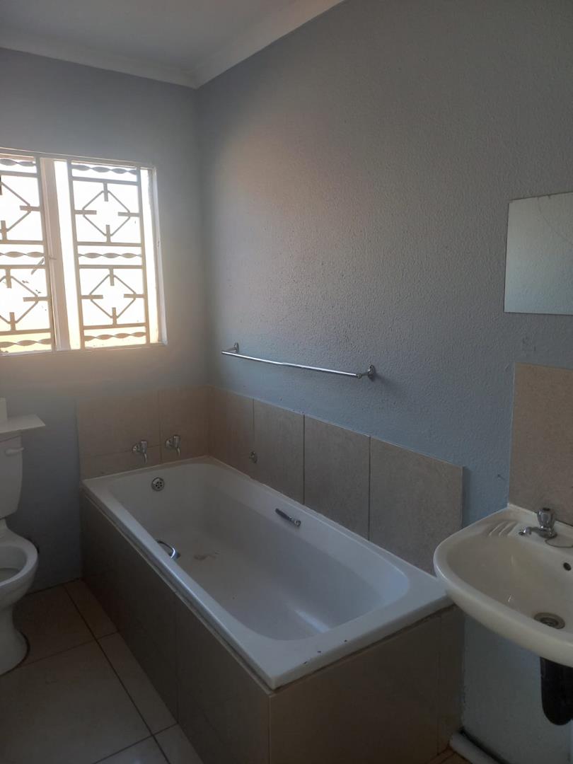 3 Bedroom Property for Sale in Rosslyn Gauteng