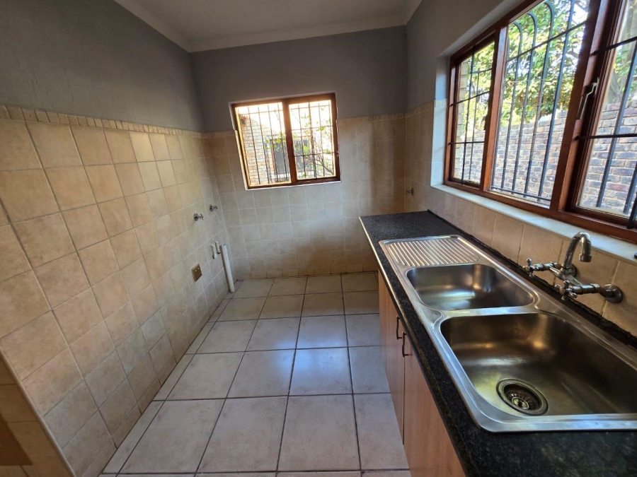 To Let 4 Bedroom Property for Rent in Thatchfield Estate Gauteng