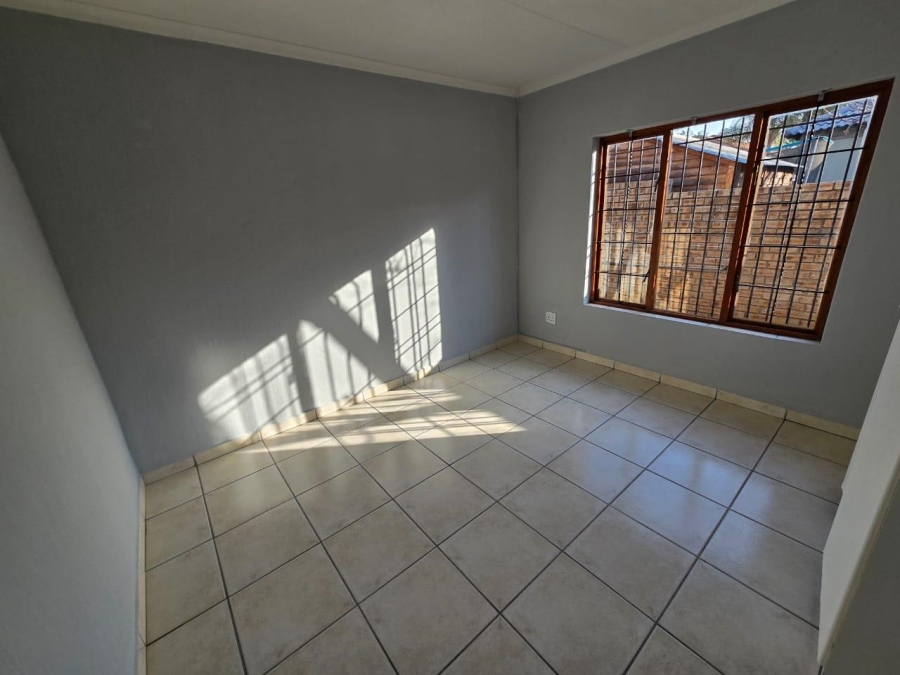 To Let 4 Bedroom Property for Rent in Thatchfield Estate Gauteng