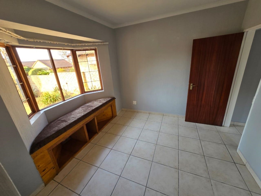 To Let 4 Bedroom Property for Rent in Thatchfield Estate Gauteng