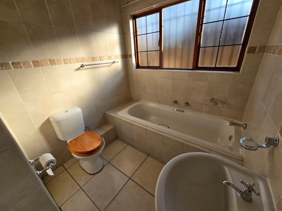 To Let 4 Bedroom Property for Rent in Thatchfield Estate Gauteng