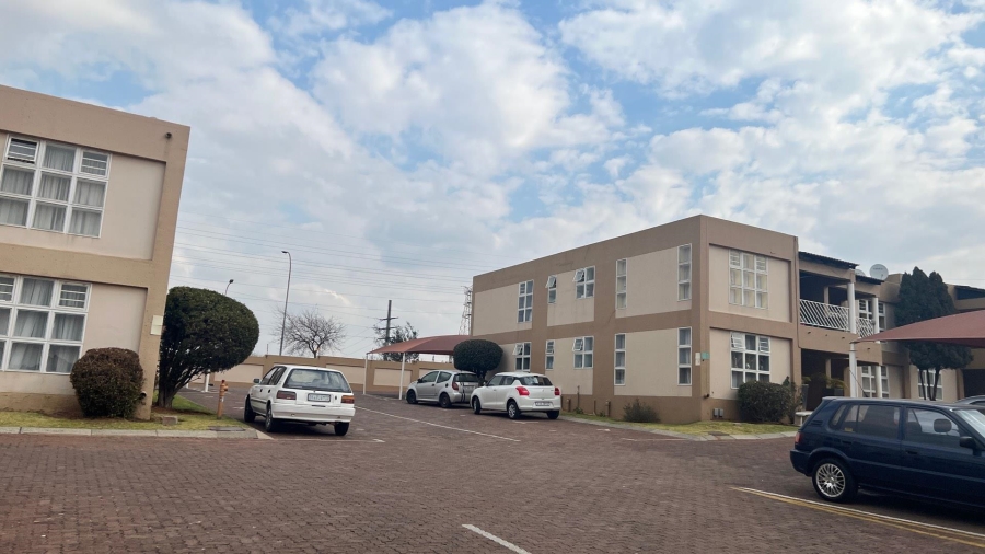 To Let 2 Bedroom Property for Rent in Mondeor Gauteng