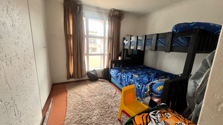 To Let 2 Bedroom Property for Rent in Mondeor Gauteng