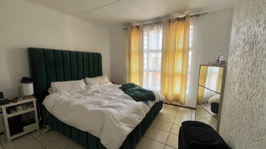 To Let 2 Bedroom Property for Rent in Mondeor Gauteng