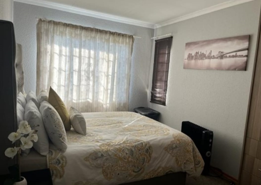 To Let 2 Bedroom Property for Rent in Ormonde Gauteng