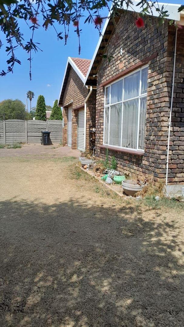 4 Bedroom Property for Sale in Birchleigh North Gauteng