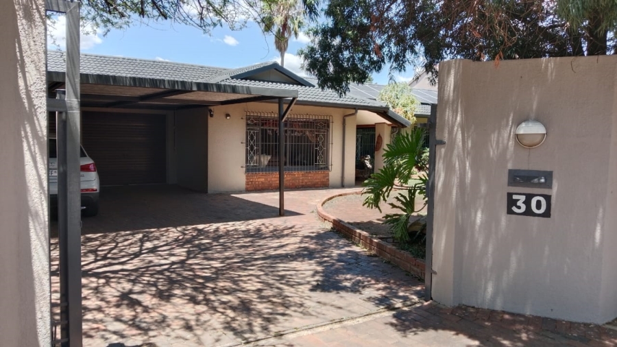 3 Bedroom Property for Sale in Glen Marais Gauteng