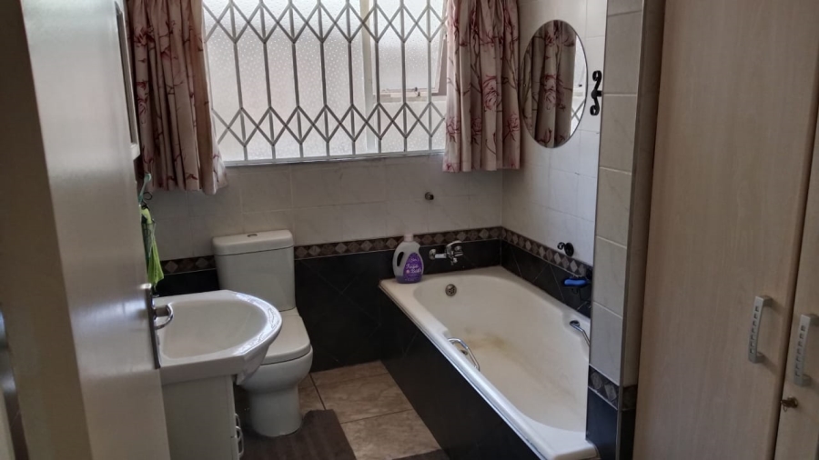 3 Bedroom Property for Sale in Glen Marais Gauteng