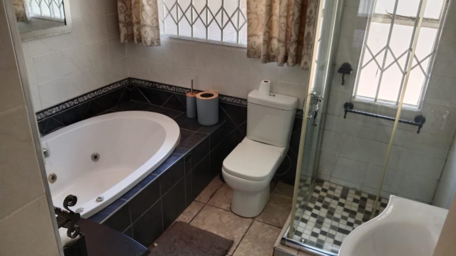 3 Bedroom Property for Sale in Glen Marais Gauteng