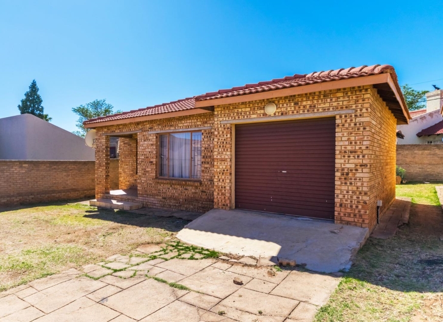 8 Bedroom Property for Sale in Greenhills Gauteng