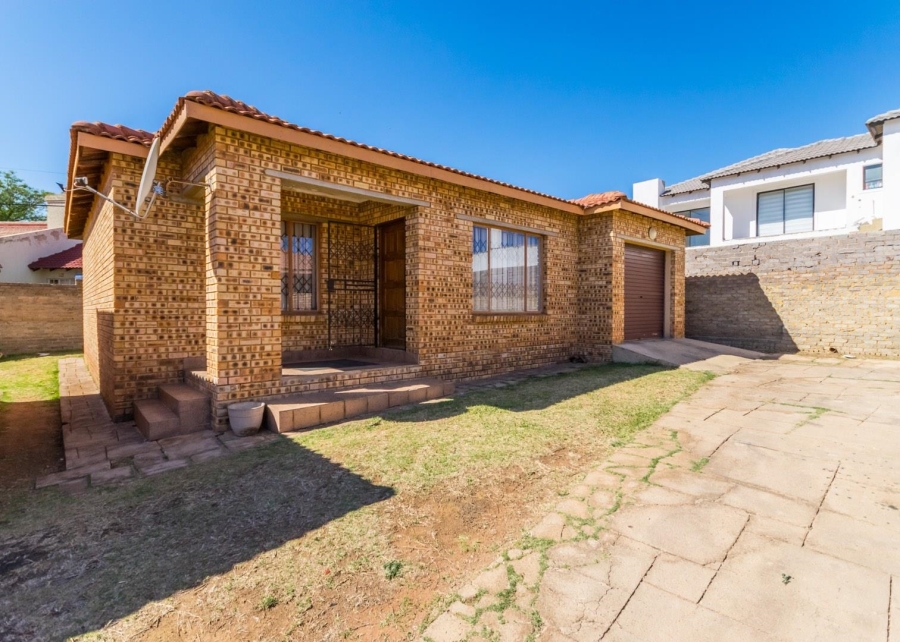 8 Bedroom Property for Sale in Greenhills Gauteng