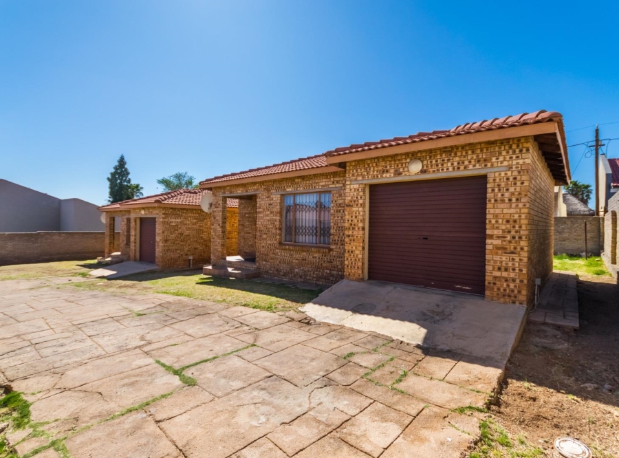 8 Bedroom Property for Sale in Greenhills Gauteng