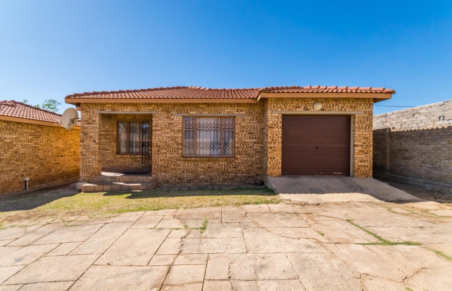 8 Bedroom Property for Sale in Greenhills Gauteng