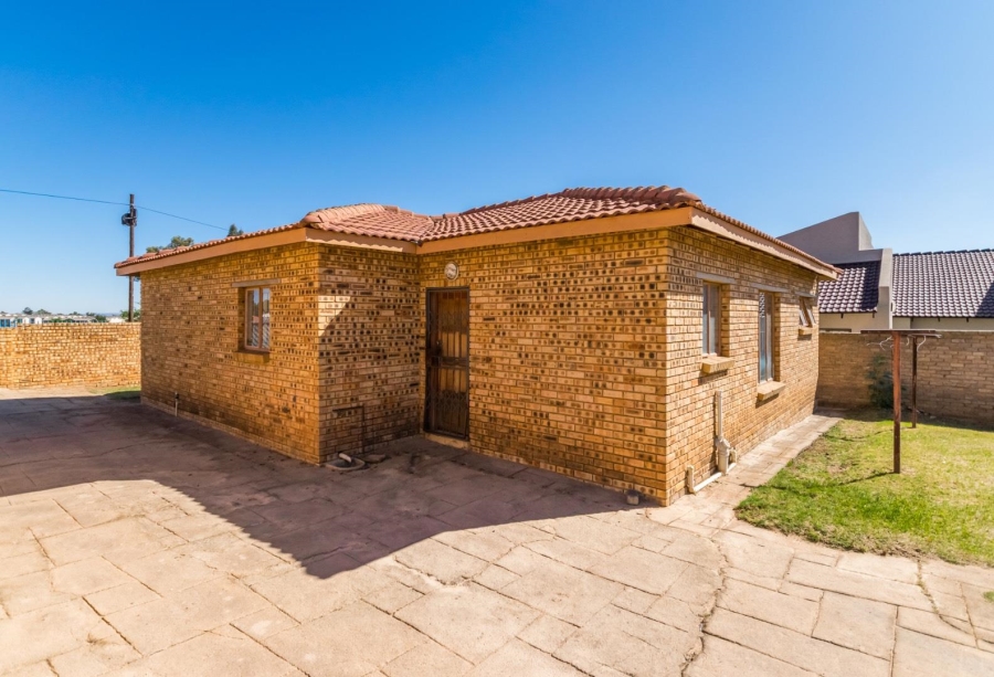 8 Bedroom Property for Sale in Greenhills Gauteng