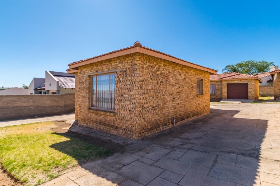 8 Bedroom Property for Sale in Greenhills Gauteng