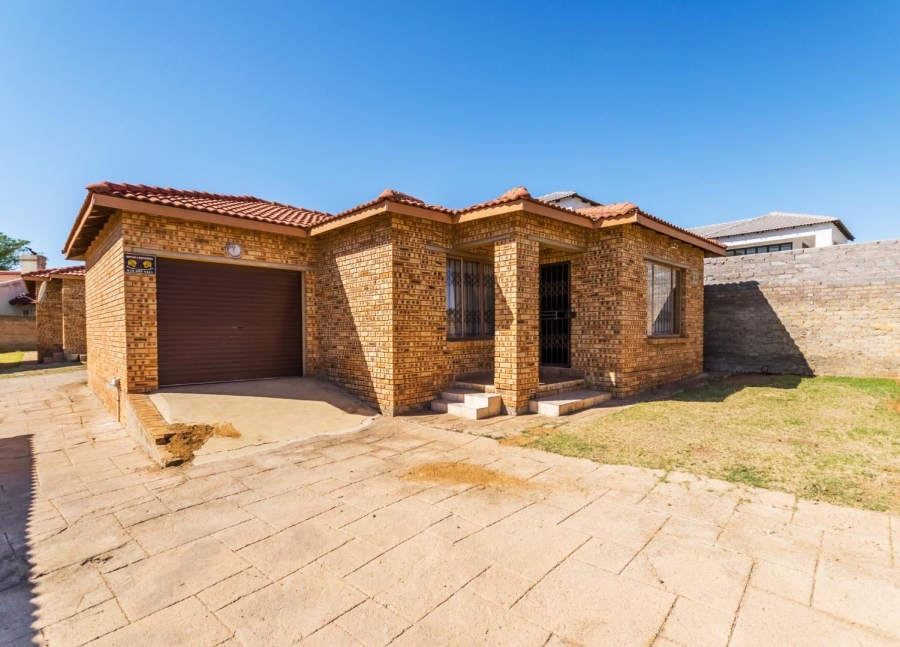 8 Bedroom Property for Sale in Greenhills Gauteng