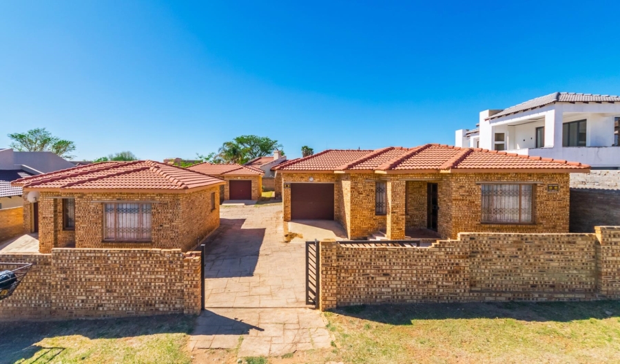 8 Bedroom Property for Sale in Greenhills Gauteng