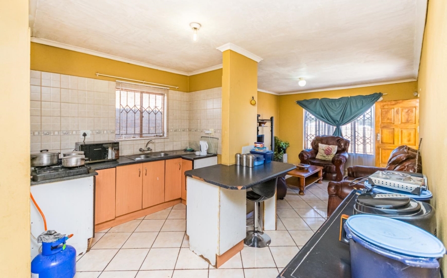 8 Bedroom Property for Sale in Greenhills Gauteng