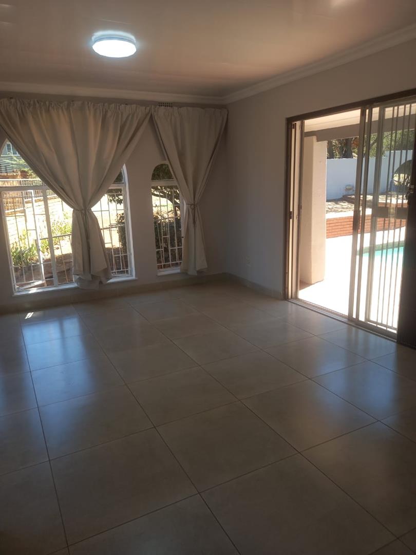 5 Bedroom Property for Sale in Mulbarton Gauteng