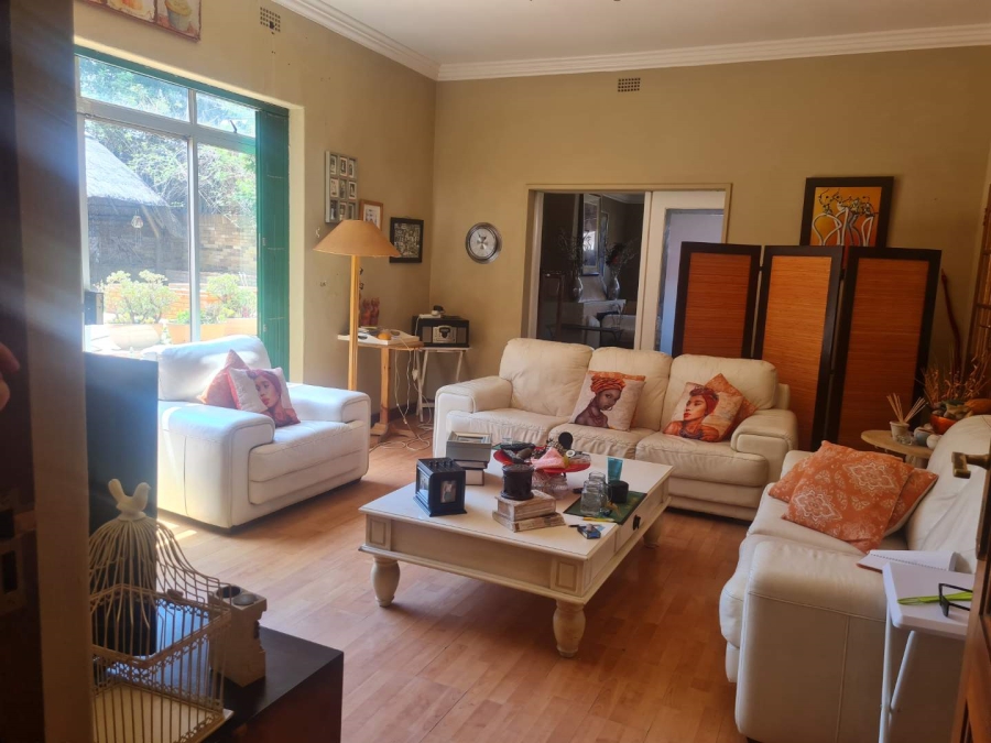 6 Bedroom Property for Sale in Linmeyer Gauteng